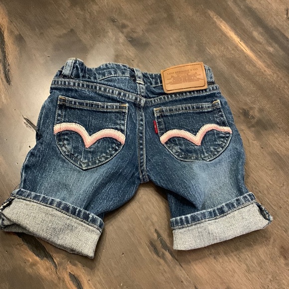 Levi’s girls shorts size 4 EUC - Picture 2 of 8